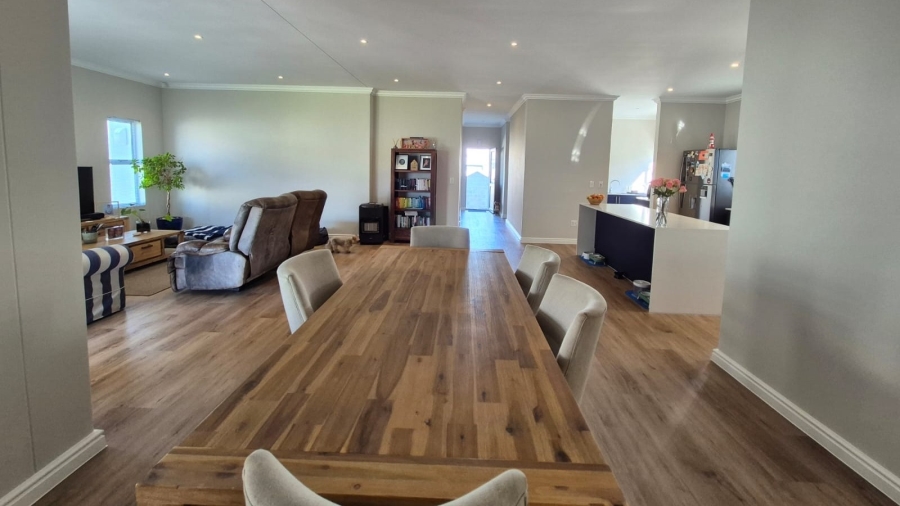 To Let 4 Bedroom Property for Rent in Sunningdale Western Cape